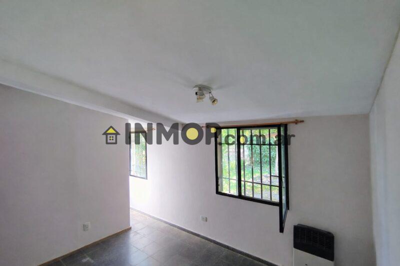 Venta de casa con local comercial en Los Barriales