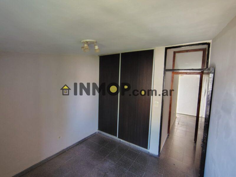 Venta de casa con local comercial en Los Barriales