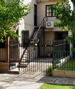 Alquiler Casa 3 Dormitorios - B° Antártida Argentina, Luzuriaga