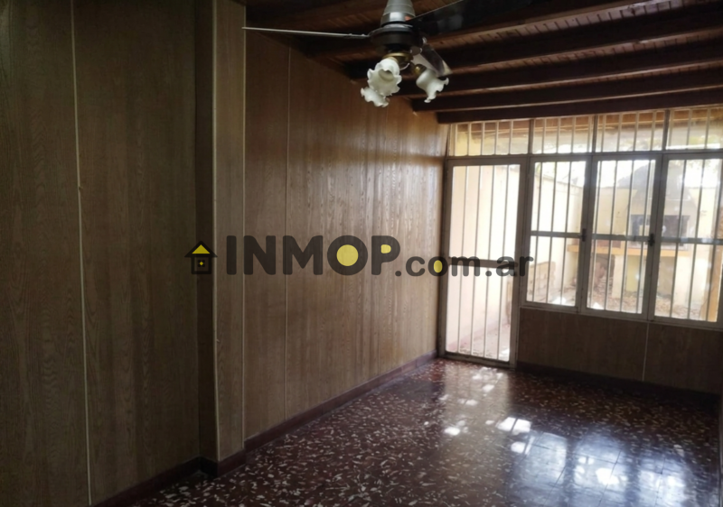 Alquiler Casa 3 Dormitorios - B° Antártida Argentina, Luzuriaga