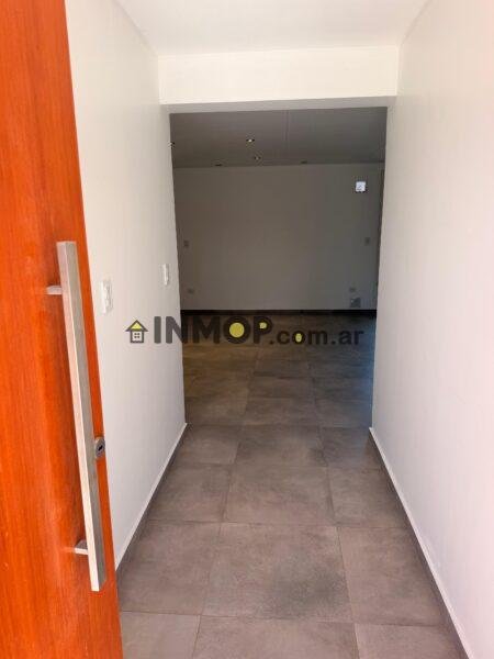 CASA EN ALQUILER DE CATEGORÍA EN BARRIO PRIVADO – SEGURIDAD 24 HS