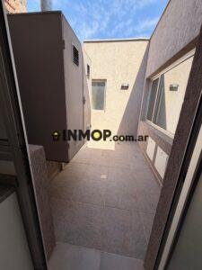 CASA EN ALQUILER DE CATEGORÍA EN BARRIO PRIVADO – SEGURIDAD 24 HS