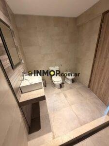 CASA EN ALQUILER DE CATEGORÍA EN BARRIO PRIVADO – SEGURIDAD 24 HS