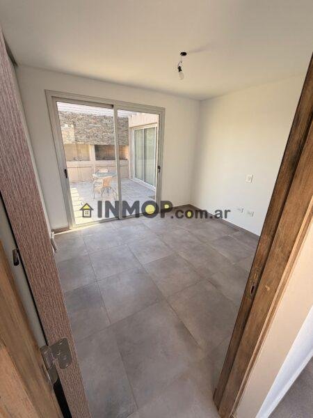 CASA EN ALQUILER DE CATEGORÍA EN BARRIO PRIVADO – SEGURIDAD 24 HS